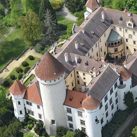 Konopiste Πανσιόν